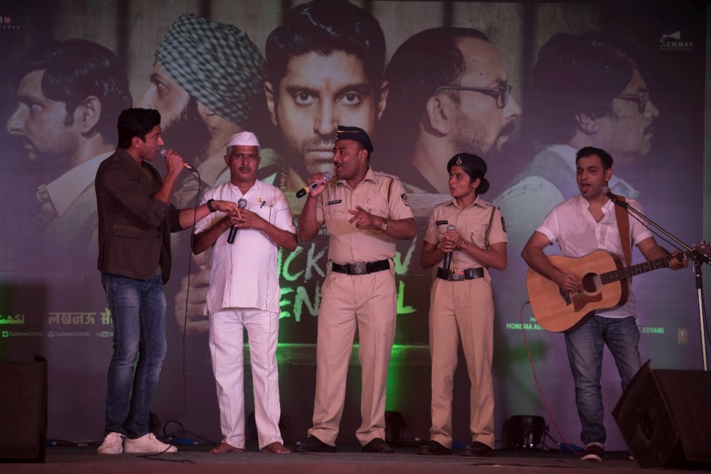 Farhan Akhtar jamming with the insiders!