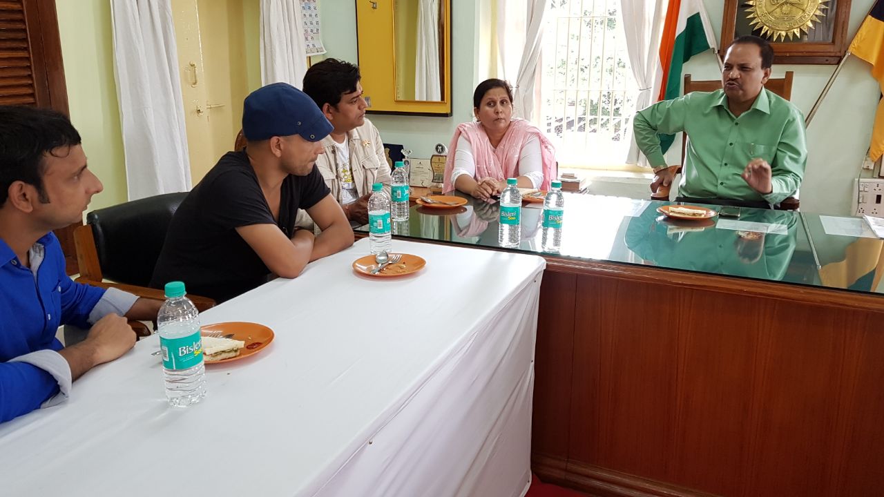 Inaamulhaq, Deepak Dobriyal and Ravi Kishan with DIG Swati Sathe and ADG Dr. Upadhyay.