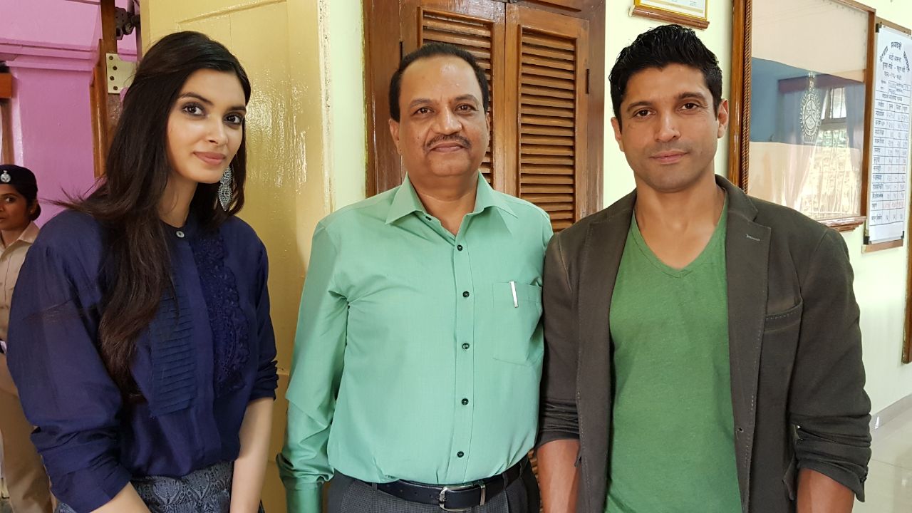 ADG Dr. Upadhyay with Farhan Akhtar & Diana Penty.