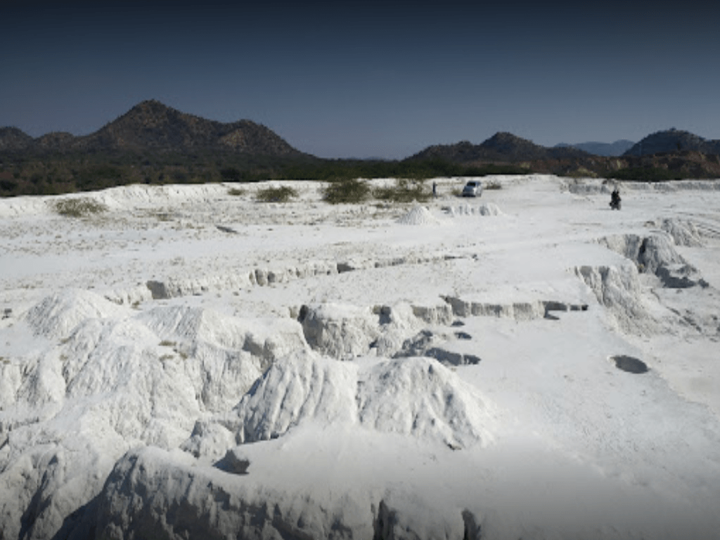 Filming at Kishangarh Dumping Yard Filmapia real sites . reel sites