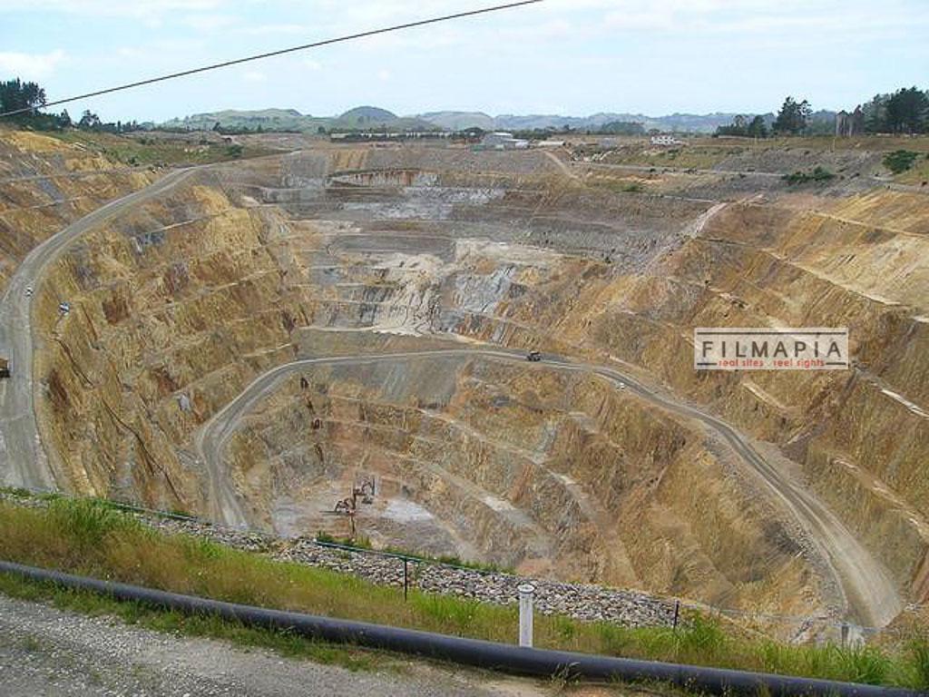 Gold quarry. Карьер золото. Заброшенные карьеры. Заброшенный карьер. Карьер Индии.
